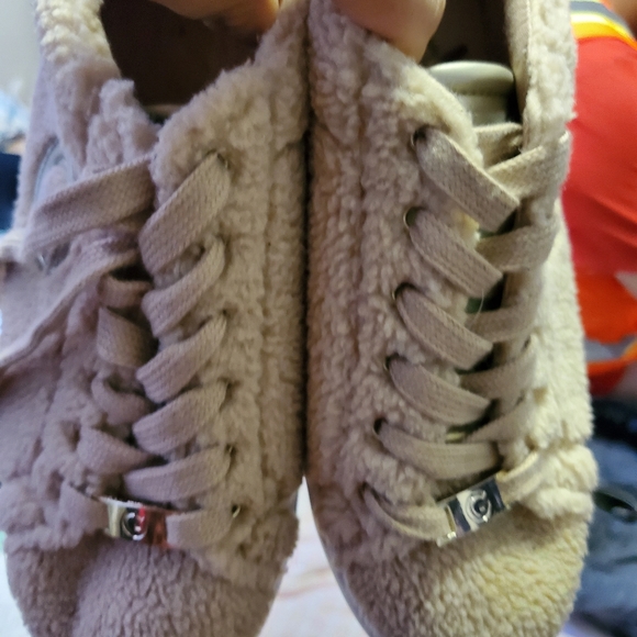 Shoes - Picture 4 of 4